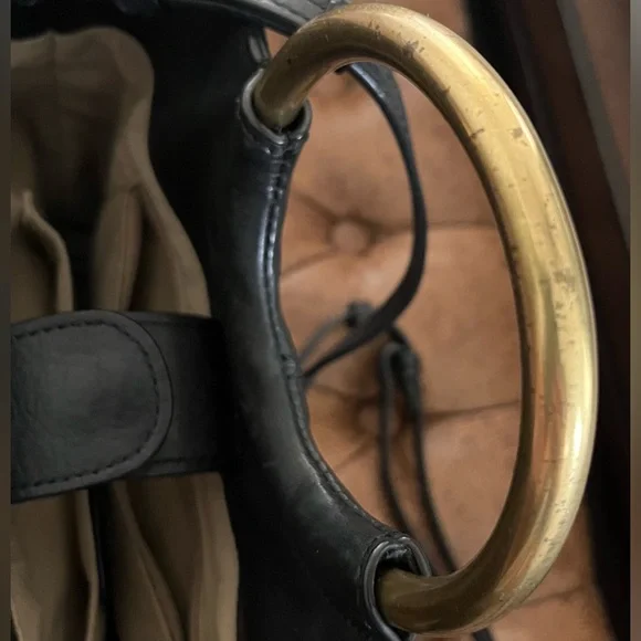 Excellent used condition! J.Crew Bracelet bucket bag in Italian leather. - Picture 3 of 8